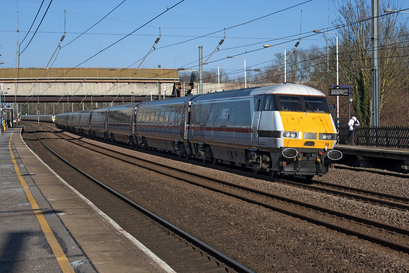 82211, GR 11.15 Leeds-London King's Cross (1A26, 3L), Arlesey station 
 Proper trains still running on the ECML! DVT 82211 repslendent in a retro. InterCity swallow livery leads the 11.15 Leeds to King's Cross service at line speed past Arlesey station. It is unfortunate the sun has not quite come around far enough to illuminate the side of the train as I was hoping it would. 
 Keywords: 82211 11.15 Leeds-London King's Cross 1A26 Arlesey station LNER IC225 DVT