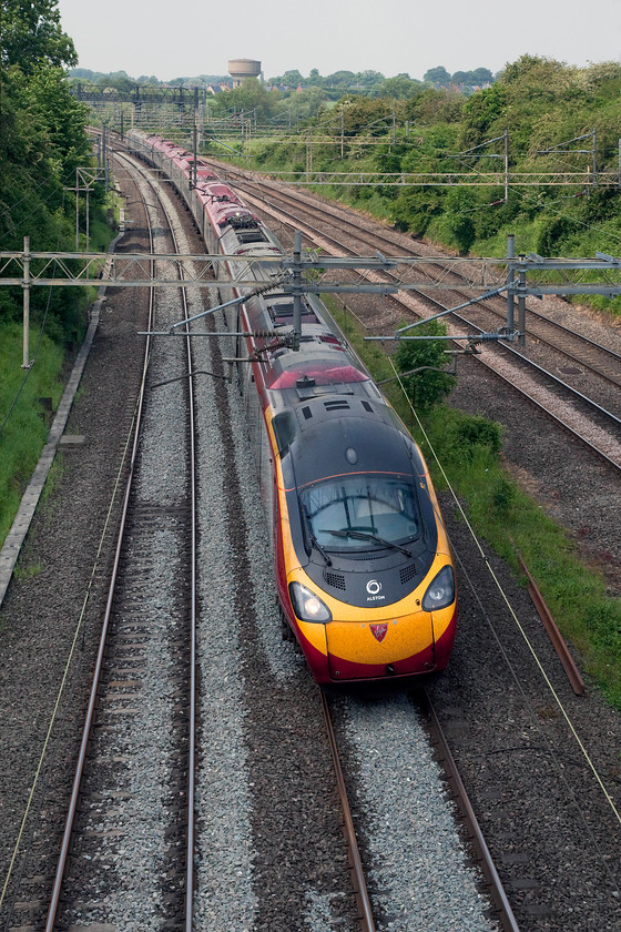 390104, VT 11.04 Liverpool Lime Street-London Euston (1A23, 1L), Victoria Bridge 
 A dramatic head-on picture of 390104 'Alstom Pendolino' about to pass under Victoria Bridge just south of Roade working the 11.04 Liverpool Lime Street to London Euston. Whilst I took this picture using 1/2000 sec. shutter speed, close examination of the Alstom logo on the front revealed some very slight motion blurr! 
 Keywords: 390104 1A23 Victoria Bridge.tif