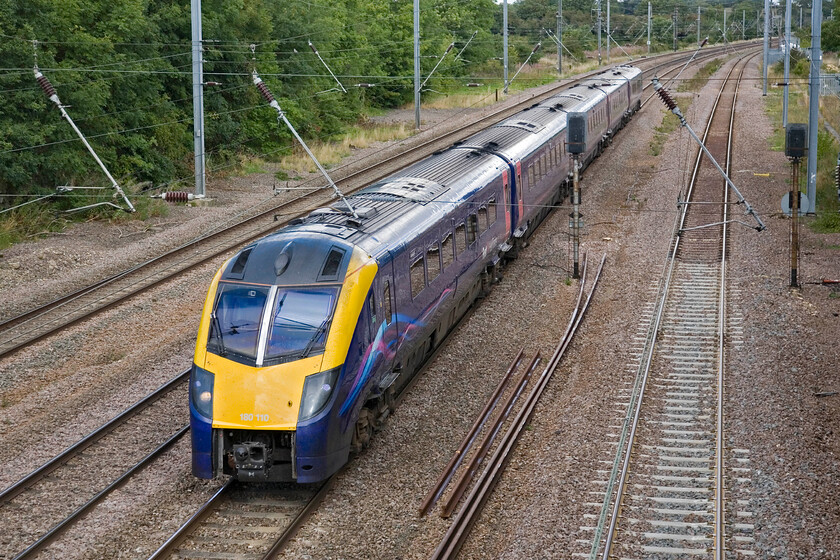 180110, 08.25 Hull-London King's Cross (1A92), Little Bytham TF019171 
 180110 passes Little Bytham working Hull Trains' 08.25 Hull to King's Cross service. Despite championing itself as an independent operator they are a subsidiary of First Group hence it's blue colour scheme. 
 Keywords: 180110 08.25 Hull-London King's Cross 1A92 Little Bytham TF019171 Hull Trains