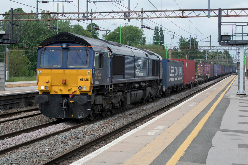 66425, 13.09 DIRFT-Ripple Lane (4L48), Northampton station 
 Whilst waiting at Northampton station for our train to Euston and sipping a cappuccino, the up starter went green. 66425 soon appeared leading the SO 13.09 Daventry (DIRFT) to, on this particular day, Ripple Lane Freightliner. This 4L48 can end up at a number of places depending on the customer's particular needs. 
 Keywords: 66425 13.09 DIRFT-Ripple Lane 4L48 Northampton station