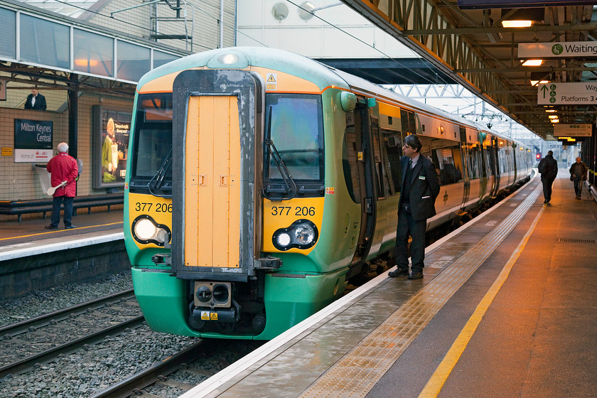 377206, SR 15.13 Milton Keynes central-East Croydon (2O51), Milton Keynes station 
 The crew of 377206 chat whilst they wait to leave Milton Keynes with the 15.13 service to South Croydon. My wife, son and I travelled on this Southern service to Kensington Olympia station. 
 Keywords: 377206 15.13 Milton Keynes central-East Croydon 2O51 Milton Keynes station