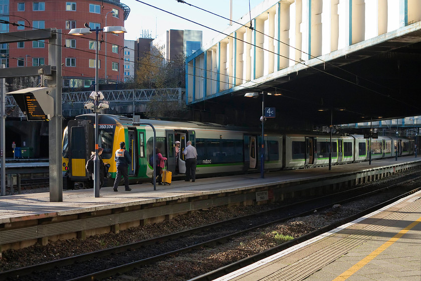 350374, LM 12.36 Birmingham New Street-Liverpool Lime Street (1F43, RT), Birmingham New Street station 
 350374 sits at Birmingham New Street's north facing bay platform 4A. It is about to get the RA and leave with the 12.36 to Liverpool Lime Street. 
 Keywords: 350374 12.36 Birmingham New Street-Liverpool Lime Street 1F43 Birmingham New Street station