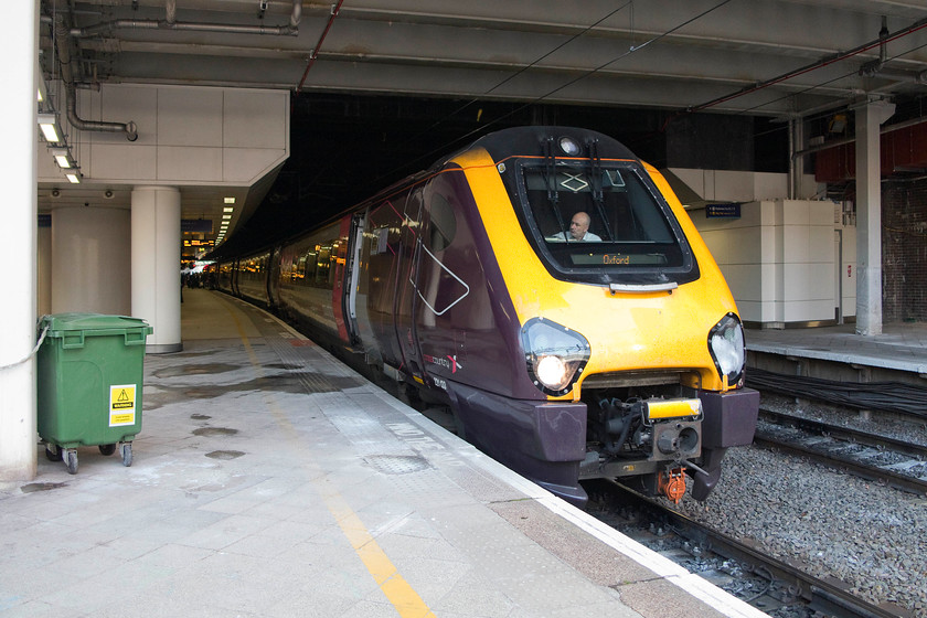 221133, XC 14.27 Manchester Piccadilly-Oxford (1O22), Birmingham New Street station 
 Cross Country 221133 pauses at Birmingham New Street with the 1O22 14.27 Manchester Piccadilly to London Euston. 
 Keywords: 221133 14.27 Manchester Piccadilly-Oxford 1O22 Birmingham New Street station