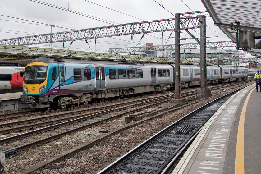 185130, 10.26 Cleethorpes-Manchester Airport (1B75, RT), Manchester Piccadilly station 
 TransPennine Express' 185130 arrives into Manchester Piccadilly station forming the 10.26 from Cleethorpes. Its journey is not quite over yet, as it will soon reverse and complete its journey at Manchester Airport. 
 Keywords: 185130 10.26 Cleethorpes-Manchester Airport 1B75 Manchester Piccadilly station