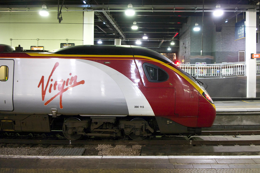 350115, VT 14.00 Glasgow Central-London Euston (9M84), London Euston station 
 This image clearly shows what a dreadful station Euston is. What on earth were the architects thinking of in the 1960s when the new station was designed and built remains a total mystery? 350115 sits at the blocks having arrived with the 14.00 from Glasgow Central. 
 Keywords: 350115 14.00 Glasgow Central-London Euston 9M84 London Euston station