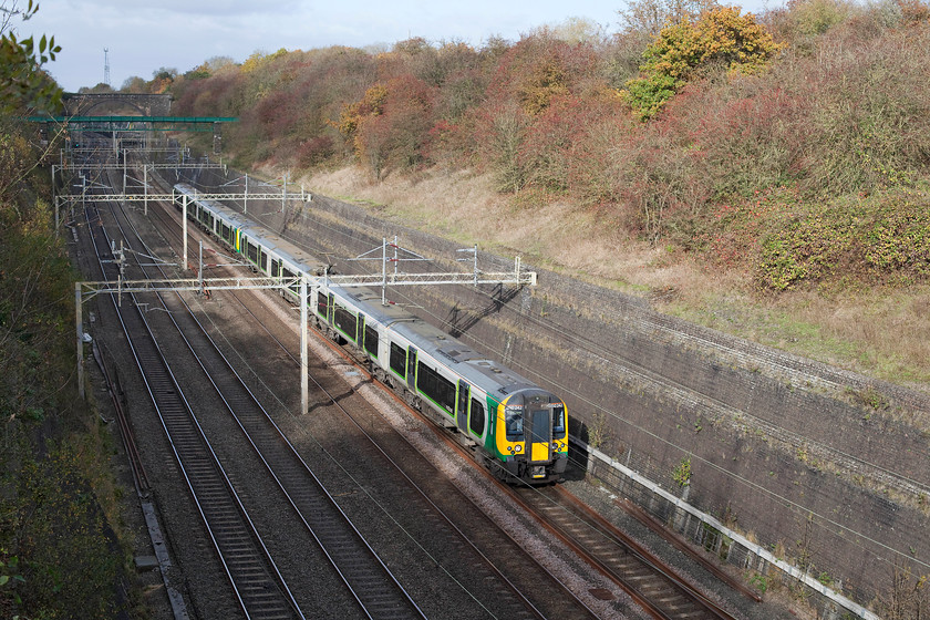 350242 & 350236, LM 10.54 Birmingham New Street-London Euston (1W10), Roade cutting 
 350242 and 350236 form the 10.54 Birmingham New Street to London Euston. Looking at the colours of the trees and shrubs, it can only be autumn. The countryside takes on a lovely golden hue that photographs really well at this time of year. 
 Keywords: 350242 350236 10.54 Birmingham New Street-London Euston 1W10 Roade cutting