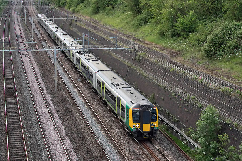 350243 & 350232, LN 17.14 Rugeley Trent Valley-London Euston, started from Hednesford (2Y42, 2L ), Roade Cutting 
 A Saturday evening unusual working, that I did not know existed, is seen passing through Roade Cutting. It is is a positioning move of some kind, with 2Y42 17.14 Rugeley TV to Euston is composed of 350243 and 350232. However, something went wrong earlier in the evening as the inbound service was terminated at and thus started from Hednesford rather than Rugeley 
 Keywords: 350243 350232 17.14 Rugeley Trent Valley-London Euston 2Y42 Roade Cutting