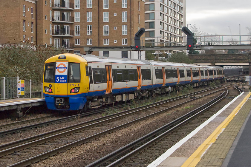 378214, LO 11.35 Stratford-Clapham Junction (2Y49), Kensington Olympia station 
 London Overground's 378214 leaves Kensington Olympia station working the 2Y49 11.35 Stratford to Clapham Junction. This train has just over three miles to go until reaching its destination with stops at West Brompton and Imperial Wharf. 
 Keywords: 378214 11.35 Stratford-Clapham Junction 2Y49 Kensington Olympia station Capitalstar