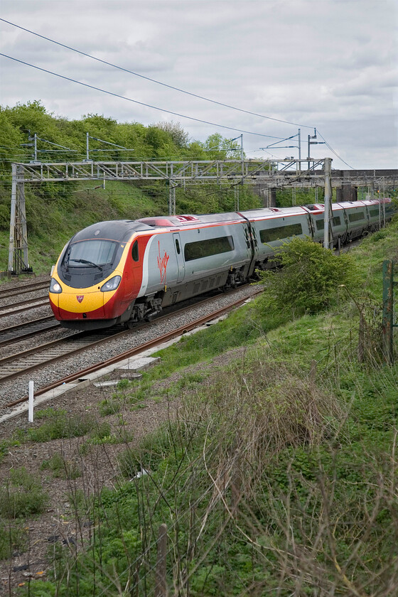 Class 390, VT 17.07 London Euston-Liverpool Lime Street, Roade 
 An unidentified Class 390 Pendolino approaches Roade working the 17.07 Euston to Liverpool Lime Street Virgin service. 
 Keywords: Class 390 17.07 London Euston-Liverpool Lime Street Roade Virgin Trains West Coast