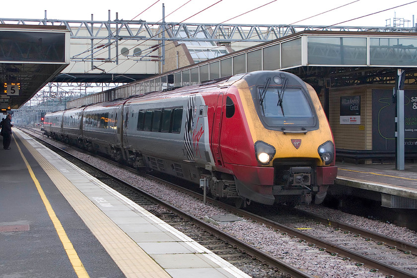 221142, VT 08.52 Glasgow Central-London Euston (9M52), Milton Keynes station 
 221142 'Bombardier Voyager' (previously 'Matthew Flinders' >10.10) stops at Milton Keynes station working the 08.52 Glasgow Central to Euston. Who would ever have thought, even twenty years ago, that an express service of this nature would have been worked by a five-car DMU? 
 Keywords: 221142 08.52 Glasgow Central-London Euston 9M52 Milton Keynes station Virgin Trains Voyager Bombardier Voyager