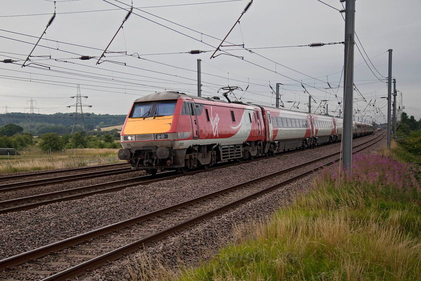 91121, GR 08.06 London Kings Cross-Leeds (1D05, 2L), Sandy TL176510 
 91121 leads the 08.06 King's Cross to Leeds 1D05 service past New Zealand bridge just north of Sandy. These powerful 6 400hp electrics have done sterling service on the ECML since the early 1990s. It will be interesting to use if they will be utilised elsewhere on the network when they are replaced by the IETs from next year. 
 Keywords: 911211 1D05 Sandy TL176510