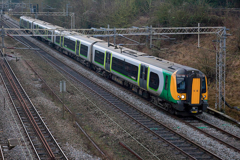 350130, LM 13.36 London Euston-Crewe (1U37), Victoria bridge 
 350130 passes Victoria bridge just south of Roade in Northamptonshire with the 13.36 Euston to Crewe 'fast' service. 
 Keywords: 350130 13.36 London Euston-Crewe 1U37 Victoria bridge