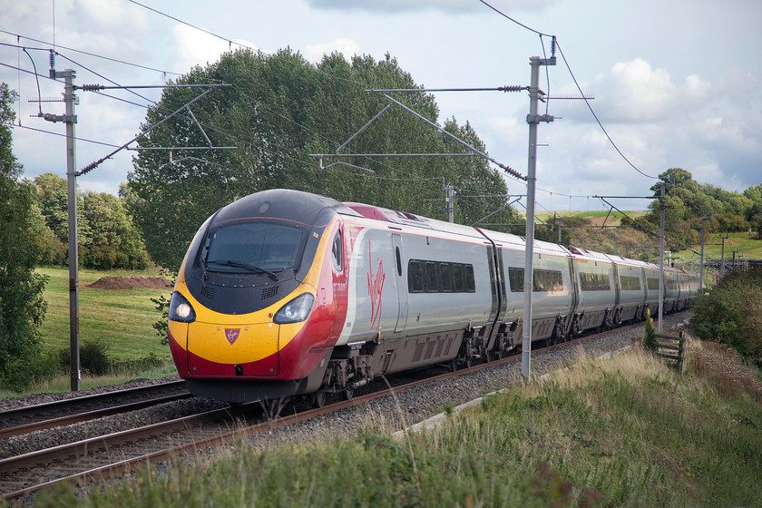 390005, VT 14.43 London Euston-Edinburgh Waverley (9S80, RT), Weedon SP636588 
 390005 'City of Wolverhampton' has just emerged from Stowe Hill tunnel and is about to pass Weedon forming the 14.43 Euston to Edinburgh. 
 Keywords: 390005 9S80 Weedon SP636588