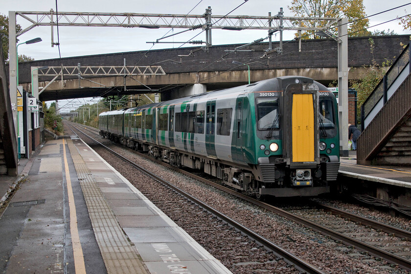 350130, LN 13.08 Liverpool Lime street-Birmingham New Street (1G15, 11L), Winsford station 
 Running a little late 350130 drifts into Winsford station working the 13.08 Liverpool to Birmingham London Northwestern service. With very basic facilities, Winsford station is not the most welcoming and attractive of places, especially on a miserable November afternoon! 
 Keywords: 350130 13.08 Liverpool Lime street-Birmingham New Street 1G15 Winsford station London Northwestern Desiro