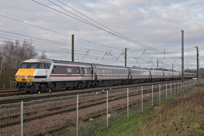 82214, GR 08.16 Leeds-London King's Cross (1A15, 16L), Tallington Dowmac 
 Approaching the lower section of the long and fast descent of Stoke Bank DVT 82214 leads the 08.16 Leeds to King's Cross LNER service. Apart from the discreet LNER vinyls applied to the stock, the locomotive at the rear and this DVT it could almost be an image captured at this spot near Tallington some twenty-five years ago in the heyday of BR's InterCity era. 
 Keywords: 82214 08.16 Leeds-London King's Cross 1A15 Tallington Dowmac IC225 InterCity DVT