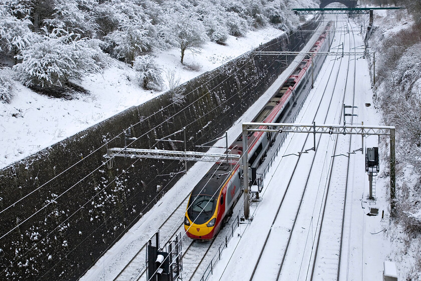 Class 390, 10.45 London Euston-Glasgow Central, Roade cutting