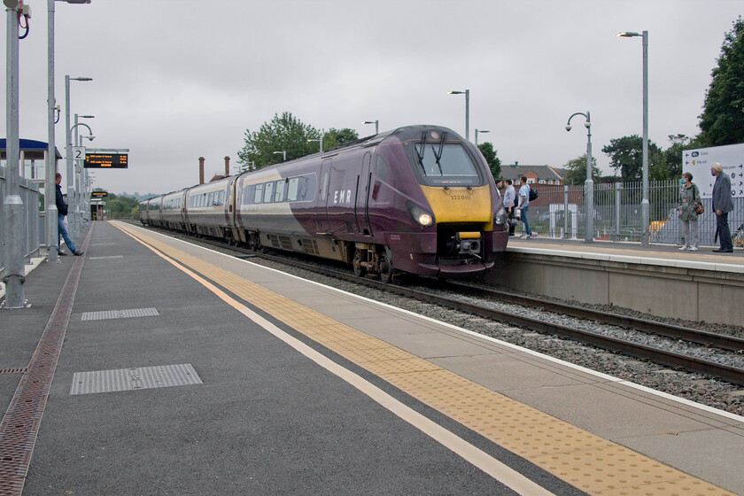 222010, EM 08.35 London St. Pancras-Nottingham (1D18, 2L), Market Harborough station 
 222010 arrives at the extensively remodeled Market Harborough station with the 08.35 St. Pancras to Nottingham service. There was a surprisingly large number of passengers waiting on platform one to board the train making it look more like a commuter service than a weekend train - further evidence of the changing nature of rail travel perhaps? It is interesting that the train is pulling into the station at exactly an hour to the minute after it left London. 
 Keywords: 222010 08.35 London St. Pancras-Nottingham 1D18 Market Harborough station EMR Meridian