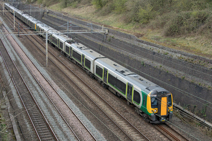 350236, 350125 & 350242, LN 15.55 Northampton-London Euston (2Z46, 1E), Roade cutting 
 Another empty train heads towards London - well if not empty probably with no more than a handful of passengers on board as the Covid-19 continues to bite! 350236, 350125 and 350242 form the 15.55 Northampton to Euston running as 2Z46 through Roade cutting. 
 Keywords: 350236 350125 350242 15.55 Northampton-London Euston 2Z46 Roade cutting Desoro London Northwestern