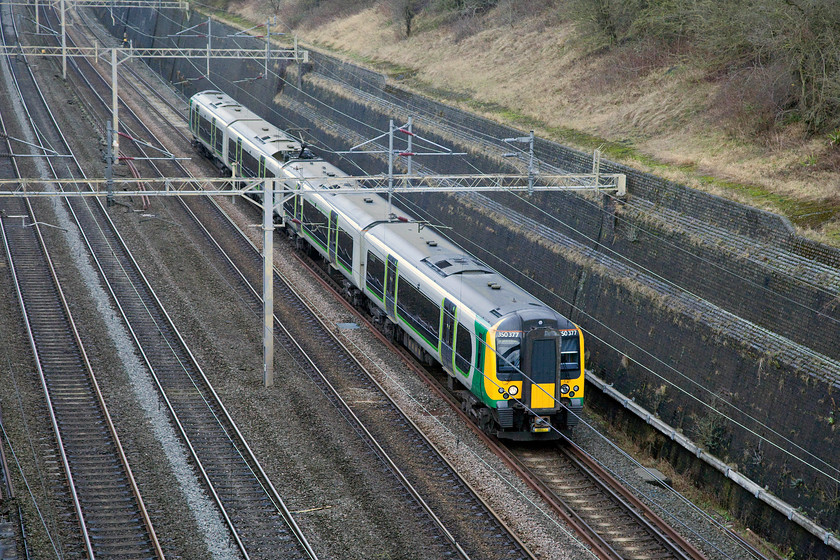 350377, LN 12.26 Northampton-Milton Keynes ECS (5K20), Roade Cutting 
 The 12.26 Northampton to Milton Keynes ECS working passes through Roade Cutting. New Year's Eve was a bright day with just some hints of the sun. 
 Keywords: 350377 12.26 Northampton-Milton Keynes ECS 5K20 Roade Cutting