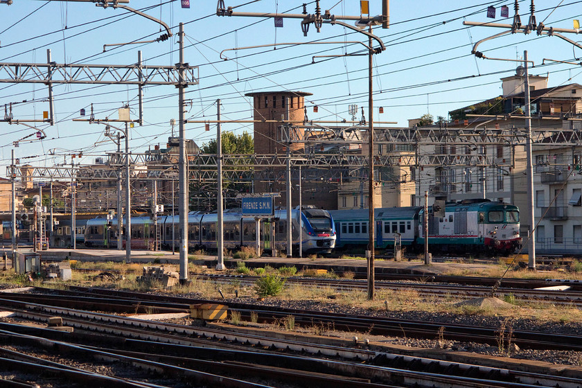 445.1115, 18.10 Florence SMN-Siena (11777) & class 501, unidentified working, Florence SMN station 
 Supercharged diesel power in the form of 445.1115 leaves Florence SMN station with the 18.10 to Siena. Meanwhile, a class 501 arrives with an unidentified terminating service. 
 Keywords: 445.1115 18.10 Florence SMN-Siena (11777) class 501Florence SMN station