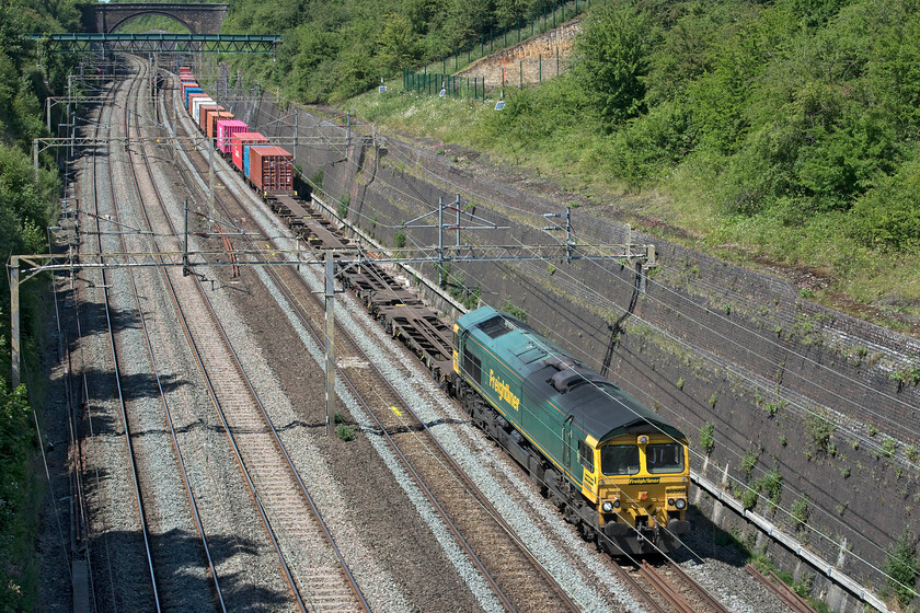 4. 66566, 12.16 Lawley Street-London Gateway (4L46, 1L), Roade cutting