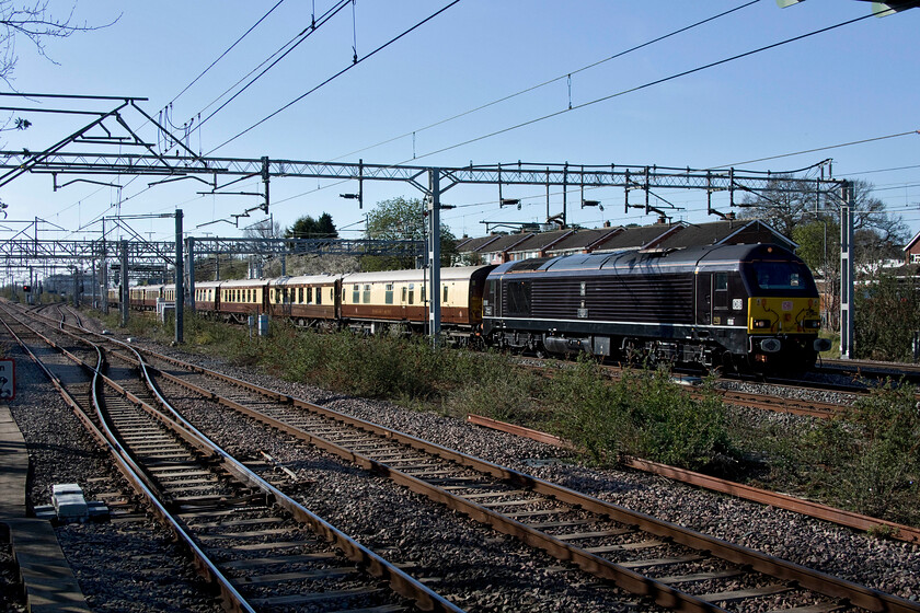 67005, 07.52 London Victoria-Runcorn (1Z50, 2L), Spenlows footbridge 
 The Grand National at Aintree usually generates a charter or two from the London area but on this particular day, just the one was timetabled. Leading a set of Pullman stock 67005 'Queen's Messenger' passes Spenlows bridge just north of Bletchley leading the 07.52 Victoria to Runcorn charter running as 1Z50. Quite what happens when the racegoers arrived at Runcorn I have not established. Perhaps a fleet of coaches took them onwards to Aintree which seems a bit of a shame given that there is a station at the racecourse that has, unfortunately, lost its charter platforms. Incidentally, the good money would have been on Noble Yeats at 50:1 on the day. 
 Keywords: 67005 07.52 London Victoria-Runcorn 1Z50 Spenlows footbridge Queen's Messenger