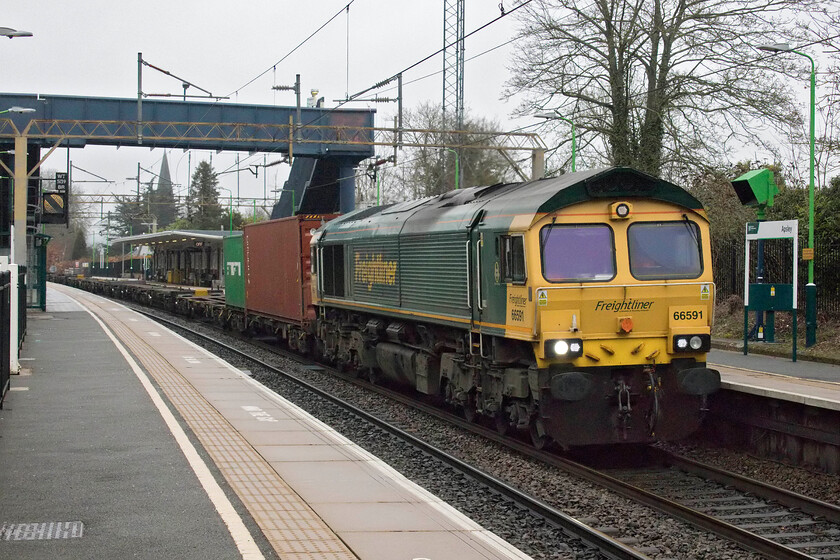 66591, 04.59 Trafford Park-Felixstowe North (4L41, 51L), Apsley station 
 Having arrived a little earlier than planned at Apsley I had a little time on my hands. Following my train up from Milton Keynes was the heavily delayed 4L41 Trafford Park to Felixstowe Freightliner led by 66591. This train was held up by the same trespassing incident in the Rugby area that delayed my train and caused the cancellation of a number of other passenger services operated by both London Northwestern and Avanti West Coast. 
 Keywords: 66591 04.59 Trafford Park-Felixstowe North 4L41 Apsley station Freightliner