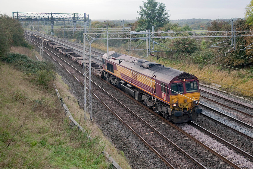 66197, 04.02 London Gateway-Birch Coppice (4M11), Castlethorpe SP790453 
 66197 tows a lot of air in the form of an empty looking 04.02 London gateway to Birch Coppice 4M11 Freightliner. It is strange how some workings are absolutely full to the gunwales but others, like this one, are virtually empty. I suppose logistics has something to do with it but it must be an expensive business towing empty wagons about. The train is passing just north of Castlethorpe on the southern WCML near Wolverton. 
 Keywords: 66197 04.02 London Gateway-Birch Coppice 4M11 Castlethorpe SP790453