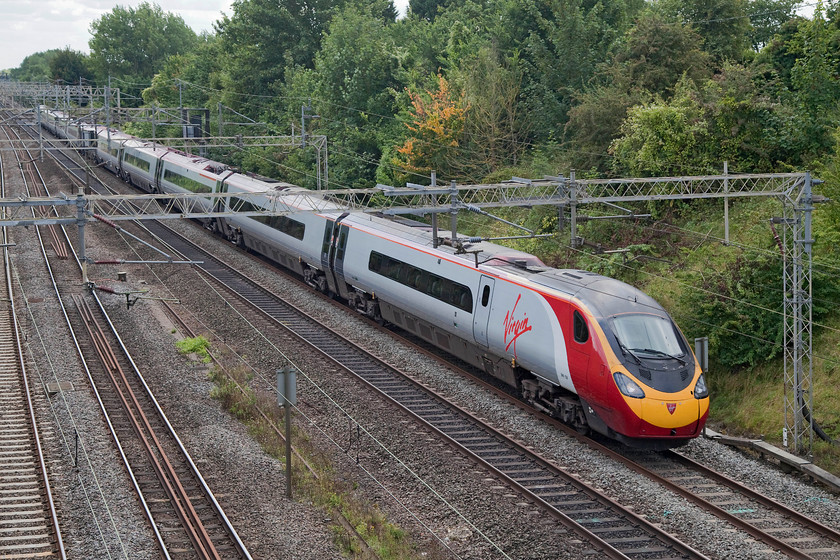 390138, VT 11.15 London Euston-Liverpool Lime Street (1F13, 1L), Victoria Bridge 
 390138 'City of London' forms the 11.15 Euston to Liverpool Lime Street as it passes Victoria Bridge just north of Hanslope Junction on the southern WCML. 
 Keywords: 390138 1F13 Victoria Bridge