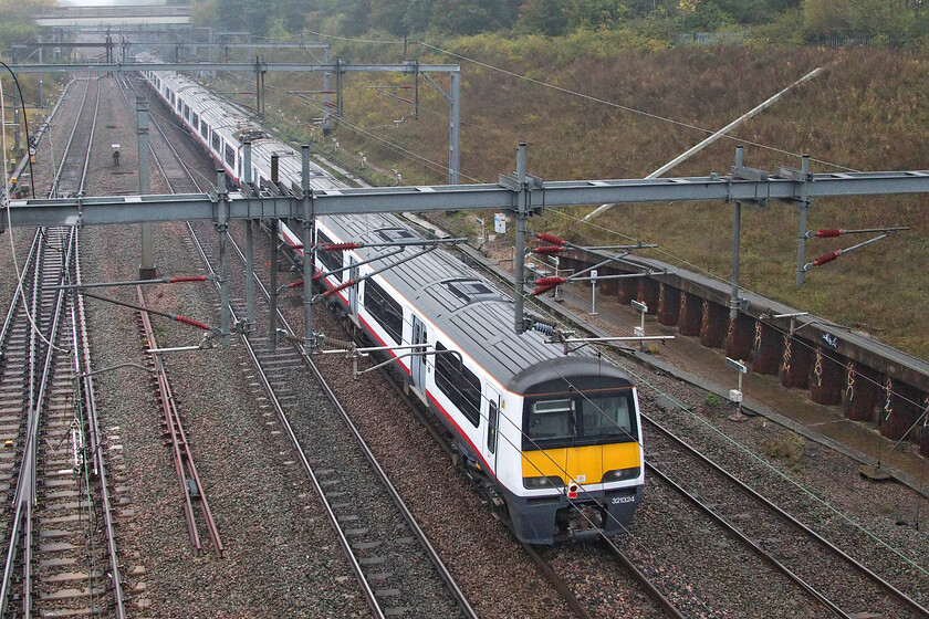 321324, 321301 & 37800, 09.18 Wembley Yard-Wolverton Centre Sidings (5J70, 25L), Loughton Redway bridge, Milton Keynes 
 It's a long time since Class 321s worked this section of line and even then it was the 321/4 subset rather than the 321'3s as seen here. De-branded 321324 and 321301 are close to their destination as they pass Milton Keynes being taken to Wolverton Works after a lengthy period of storage in Wembley Yard. Up at the front Rail Operation Group's 37800 'Cassiopeia' were towing the pair of former Greater Anglia 'Dusty Bins'. 
 Keywords: Cassiopeia 321324 321301 37800 09.18 Wembley Yard-Wolverton Centre Sidings 5J70 Loughton Redway bridge Milton Keynes Dsuy Bin