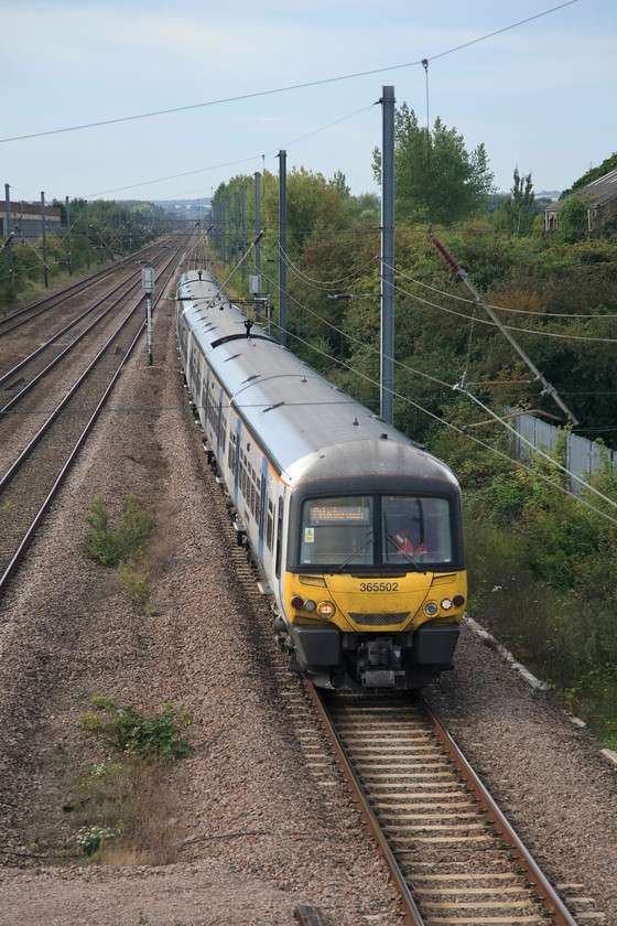 365502, GN 08.22 London Kings Cross-Peterborough (1P44, RT), Arlesey Footbridge 
 365502 takes the down slow line past Arlesey in Bedfordshire working the 08.22 King's Cross to Peterborough. The train is slowing for its stop at Arlesey station that is actually a fair distance north of the village. 
 Keywords: 365502 1P44 Arlesey Footbridge