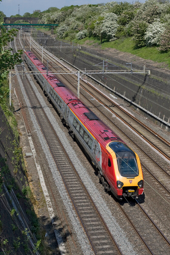 Class 221, VT 11.28 Chester-London Euston (1A19), Roade cutting 
 An unidentified Virgin Voyager Class 221 heads south through Roade cutting working the 1A19 11.28 Chester to Euston service. 
 Keywords: Class 221 11.28 Chester-London Euston 1A19 Roade cutting Virgin West Coast Voyager