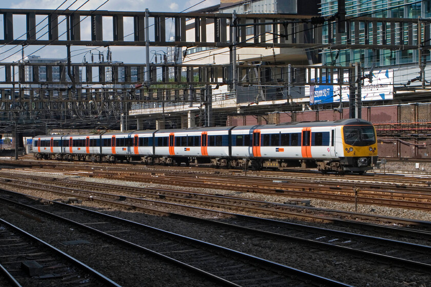 360201, HC 13.03 London Paddington-Heathrow T5, London Paddington station 
 Heathrow Connect operates a small fleet of five Class 360s between Paddington and Heathrow's Terminal Five. They offer an alternative to the non-stop runs offered by Heathrow Express by stipping at intermediate stations. 360001 has just left Paddington with the 13.03 to Heathrow Terminal Five. 
 Keywords: 360201 13.03 London Paddington-Heathrow T5 London Paddington station Heathrow Connect Desiro