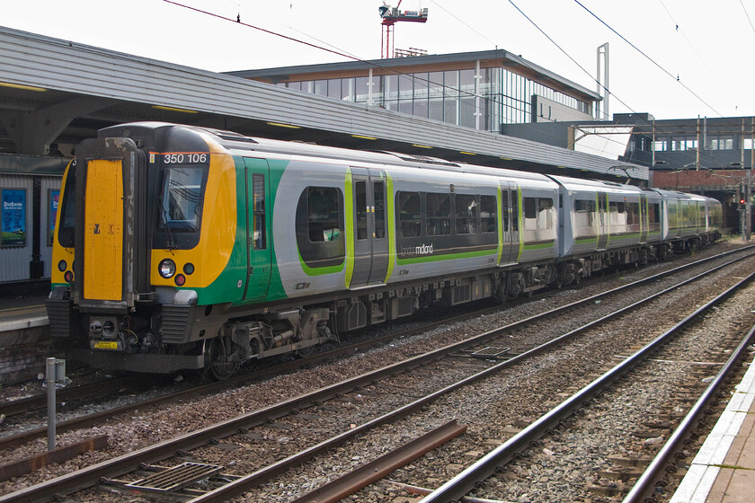 350106, LM 08.33 Birmingham New Street-London Euston (1W06), Northampton station 
 350106 waits at Northampton's platform one with the 08.33 Birmingham New Street to Euston London Midland service. Whilst the new station building dominates the background the old canopy very narrow platform remains as constructed during the 1965/66 re-build. 
 Keywords: 350106 08.33 Birmingham New Street-London Euston 1W06 Northampton station London Midland Desiro