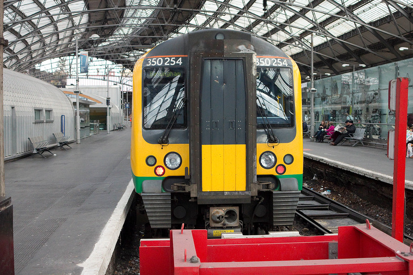 350254, LM 17.04 Liverpool Lime Street-Birmingham New Street (1L83), Liverpool Lime Street station 
 350254 is about to depart from Lime Street station with the 17.04 London Midland service to Birmingham New Street. 
 Keywords: 350254 17.04 Liverpool Lime Street-Birmingham New Street 1L83 Liverpool Lime Street station