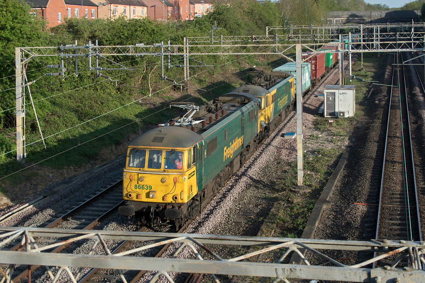 86639 & 86637, 21.25 Coatbridge-Felixstowe North (4L89, 4E), site of Roade station 
 Hot on the heels of the previous freight, 4L52 led by 66551, 86639 and 86637 are slowing down due to adverse signals at the site of Roade's former station. The Class 86s are leading the 4L89 21.25 Coatbridge to Felixstowe North Freightliner service. Note that the leading locomotive appears to be in receipt of a refurbished pantograph. 
 Keywords: 86639 86637 21.25 Coatbridge-Felixstowe North 4L89 site of Roade station