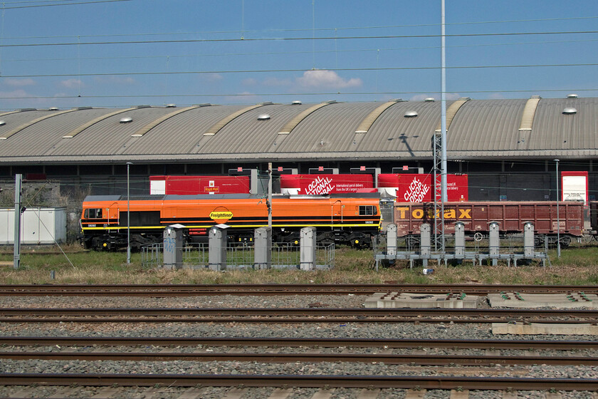 59202, 15.45 Wembley Reception-Merehead (7C64, 106L ), Wembley Yard 
 Having drawn the train in from Chelmsford 59202 stands down in Wembley Yard. After a layover, it would run round the empty JNA stone hoppers and head off west as the 15.45 7C64 to Merehead via the GWML and the Berks. and Hants. route through Westbury. 
 Keywords: 59202 15.45 Wembley Reception-Merehead 7C64 Wembley Yard Freightliner