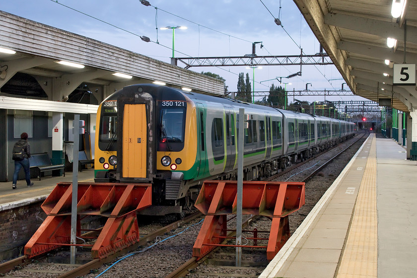 350121, 07.15 Northampton-Birmingham New Street (2Y57, 8L), Northampton station 
 The first part of my journey to Cardiff was taken on 350121 with another unit at the front. The 07.15 to Birmingham New Street is seen standing at Northampton's platform four in the grey dawn of this October morning. 
 Keywords: 350121 07.15 Northampton-Birmingham New Street 2Y57 Northampton station