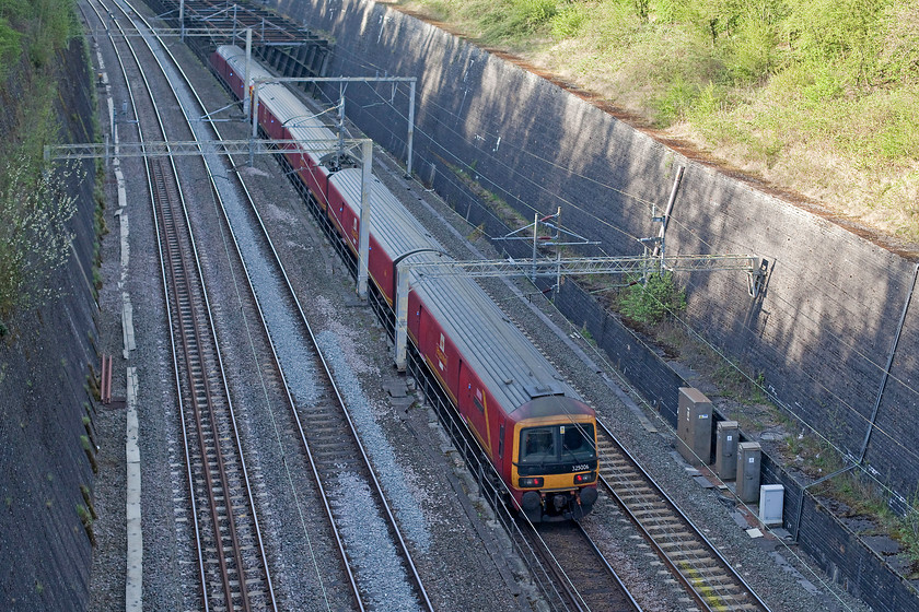 325006, 16.22 Willesden-Sheildmuir (1S96), Roade Cutting 
 A going away shot of the daily 16.22 Willesden to Sheildmuir postal train with 325006 on the back as it is about to enter the 'birdcage' in Roade Cutting. This structure was built to support the walls of the cutting as it was at this point there was huge collapse in 1890. The steel structure had to be raised in the early 1960s to facilitate the electrification of the line. 
 Keywords: 325006 16.22 Willesden-Sheildmuir 1S96 Roade Cutting