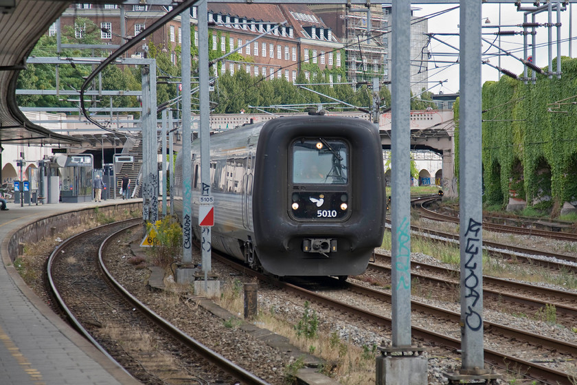 5010, 08.43 Helsingr-Copenhagen Central, Vesterport S-Line station 
 IC3 5010 'Roar' weaves its way past Vesterport S-Line station nearing its destination with the 08.43 Helsingr to Copenhagen Central. This unit received its name when new in at a ceremony in Roskilde with the addition of decorations of Viking motifs. The name is from the legendary Viking King Roar who was associated strongly with Roskilde in the sixth century. 
 Keywords: 5010 08.43 Helsingr-Copenhagen Central Vesterport S-Line station Roar