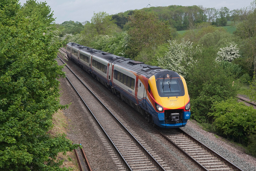 222019, EM 09.05 Nottingham-London St. Pancras (1B26, 2L), Souldrop, Back Lane Bridge 
 222019 descends Sharnbrook Bank working the 09.05 Nottingham to London St. Pancras. It is seen passing the tiny village of Souldrop. This view, like many others on this route, will be totally spoilt by the electrification paraphernalia that it coming to this line soon. 
 Keywords: 222019 1B26 Souldrop Back Lane Bridge