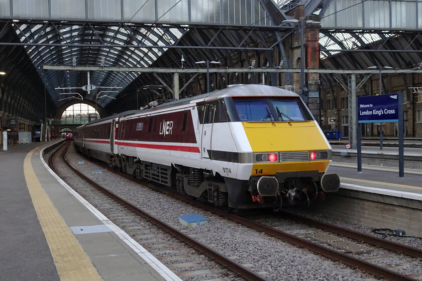 91114, GR 21.33 London King's Cross-Leeds (1D33, 1E), London King's Cross station 
 With the scene darkening fast and with few people about King's Cross was eerily quiet by 21.10 on this Friday evening. Indeed, I was able to walk around the station with impunity with all the gatelines open and unstaffed. 91114 'Durham Cathedral' is all quiet but will soon burst into life to work the final down Leeds train of the day, the 1D33 21.33 departure. 
 Keywords: 91114 21.33 London King's Cross-Leeds 1D33 London King's Cross station Durham cathedral IC225 LNER