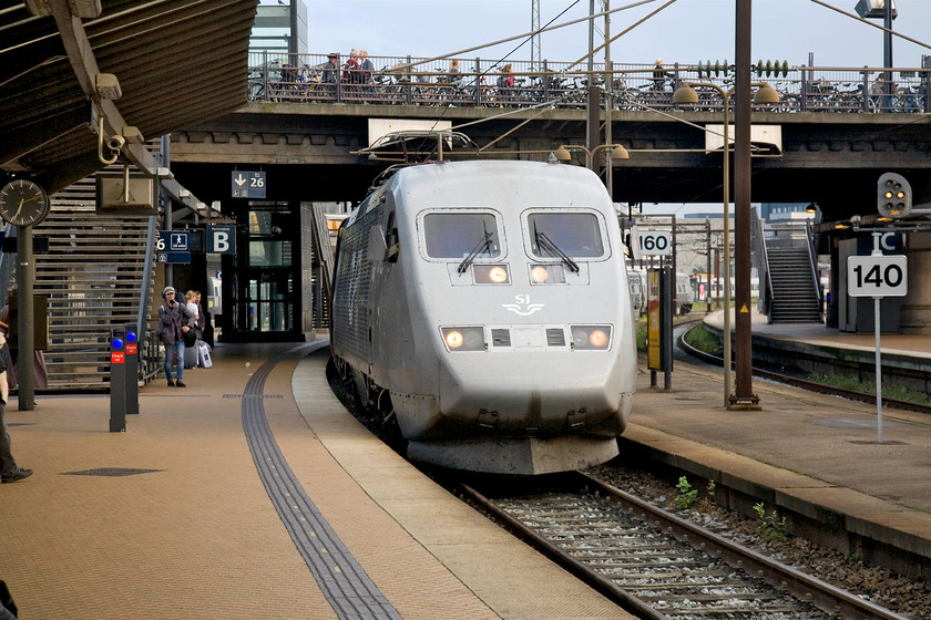 2034, 13.21 Stockholm Central-Copenhagen Central, Copenhagen Central station 
 I am sure that when they were new back in 1990 that the XP2000 tilting sets were an eye-opening and cutting edge design. However, I cannot help think that the design looks somewhat dated now and if I'm honest, a little ugly! Statens Jrnvgar's (En. SJ, Sweedish state railways) 2034 arrives at Copenhagen central with the 13.21 service from Stockholm Central. These five or six-car sets have a top speed of only one hundred and twenty miles per hour but revolutionised train travel in Sweeden and have proved to be a successful design. 
 Keywords: 2034 13.21 Stockholm Central-Copenhagen Central Copenhagen Central station