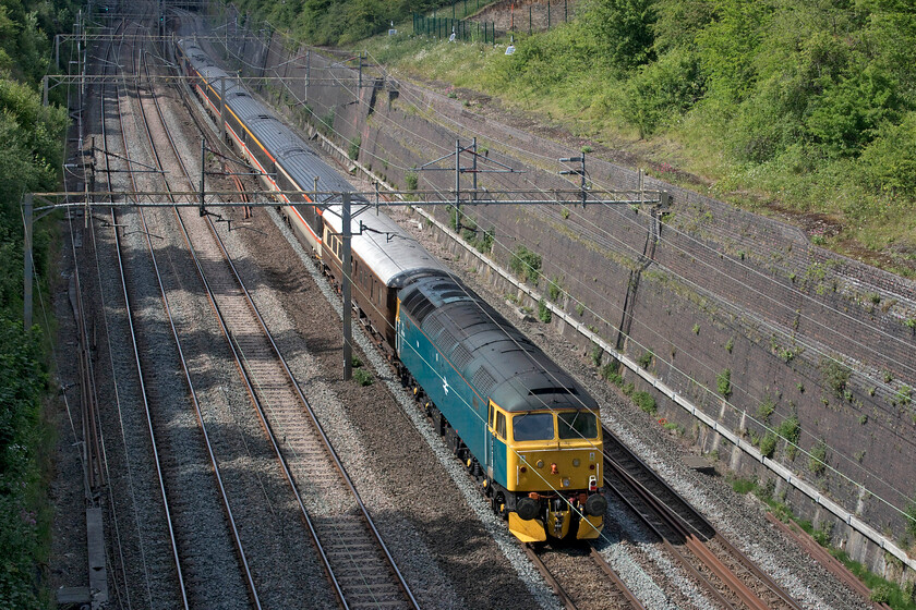 11. 47614 & 47593 , 13.00 Southall Loco Services-Crewe HS (5Z22, 1L), Roade cutting