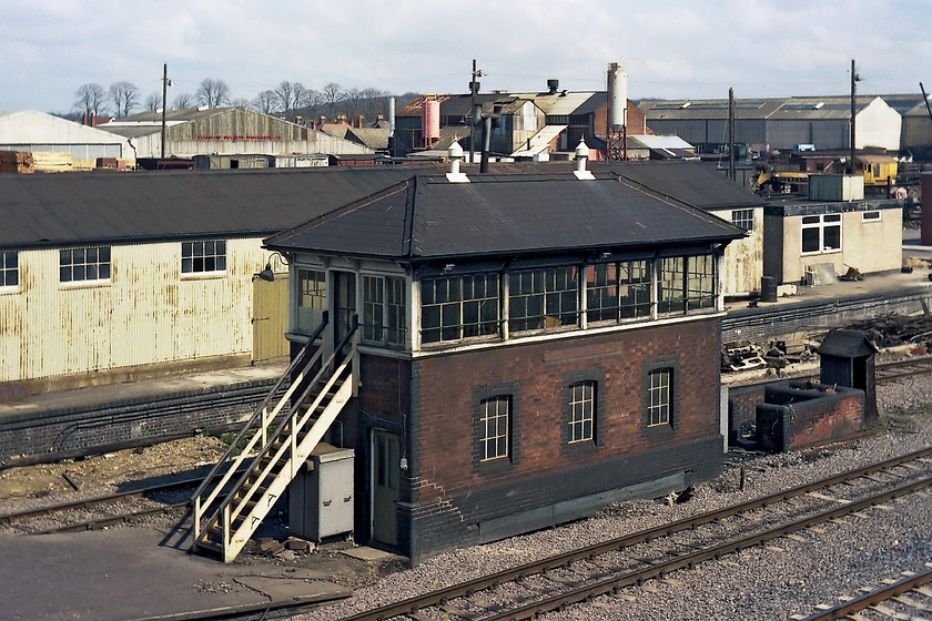 Newbury Middle signal box (closed 04.03.78) (GWR, date not known) 
 The one that got away, Newbury Middle signal box. This Great Western box closed just a month prior to this picture being taken and was demolished a short time later complete with the levers and frame still in situ, all very upsetting! I have found very little information about this signal box including its date of opening; if anybody can help I would be grateful. 
 Keywords: Newbury Middle signal box closed 04.03.78 GWR, date U/K