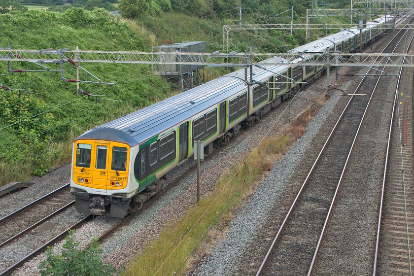 319457 & 319433, 16.31 Bletchley CS-Northampton EMD (5N99, 35L), Victoria bridge 
 Yet another example of a pair of Class 319 former Thameslink units on an empty stock move! If my photographs are anything to go by this is the only role that these units perform as I have very few (if any?) of them carrying passengers! 319457 and 319433 pass Victoria bridge working the 16.31 Bletchley Carriage Sidings to Northampton EMD 5N99 empty stock run that will ready it for use the next morning. 
 Keywords: 319457 319433 16.31 Bletchley CS-Northampton EMD 5N99 Victoria bridge Thameslink London Northwestern