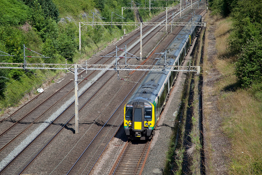 350238, LM 09.33-Birmingham New Street-London Euston (1W08, RT), Roade Cutting 
 Roade Cutting in high summer sees 350238 leading one of its classmates with the 09.33 Birmingham New Street to London Euston. 
 Keywords: 350238, LM 09.33-Birmingham New Street-London Euston (1W08, RT), Roade Cutting