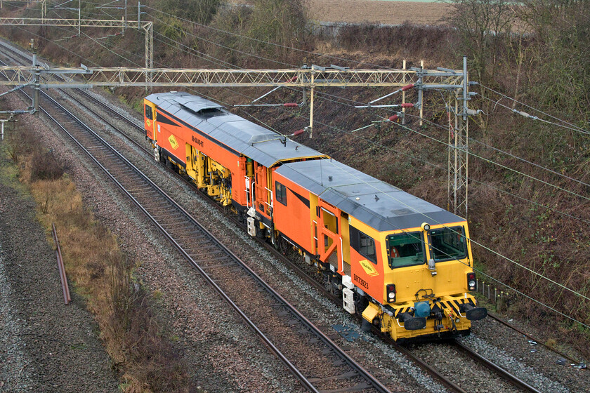 DR73923, 10.10 Dorridge-Tring (58E), Victoria bridge 
 Probably in connection with some sort of planned engineering work over the Christmas/Boxing Day shutdown Colas Rail's DR73923 heads south past Victoria bridge near Roade on Christmas Eve with the 10.10 Dorridge to Tring working. I have photographed this particular Plasser & Theurer switch and crossing tamper a number of times locally, for example...... https://www.ontheupfast.com/p/21936chg/29965829804/colas-rail-ballast-regulator-dr73923. 
 Keywords: DR73923 10.10 Dorridge-Tring 58E Victoria bridge Colas Rail