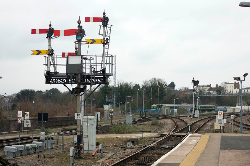 Down starter 3-way splitting bracket signal & down starter with route indicator, Worcester Shrub Hill station 
 Worcester Shrub Hill's down starter 3-way splitting bracket signal, SH78, with fixed distant arms and the down starter, SH77. Just lower down SH77's post is also a route indicator that can indicate for Birmingham or Hereford. All of this is a remarkable survivor of another age of railways. 
 Keywords: Down starter 3-way splitting bracket signal down starter with route indicator Worcester Shrub Hill station