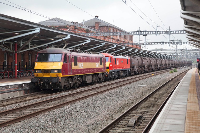 90039 & 90019, 02.32 Dollands Moor-Irvine paper mill (6S94), Rugby station 
 Having seen the 6S94 02.32 Dollands Moor to Irvine paper mill china clay working earlier at Northampton, and having overtaken it, I could not resist another picture! Here it is seen passing Rugby with 90039 and a very bright 90019 'Multimodal' leading. 
 Keywords: 90039 90019 02.32 Dollands Moor-Irvine paper mill 6S94 Rugby station